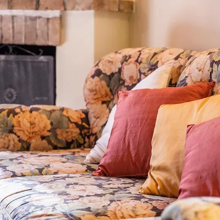 Le Ginestre Apartment *